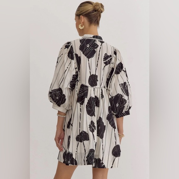 Chic Black and White Floral Dress - Picture 3 of 4